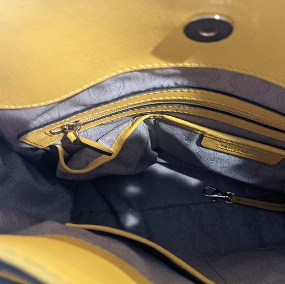 Michael Kors vintage studded handbag - Picture 4 of 4